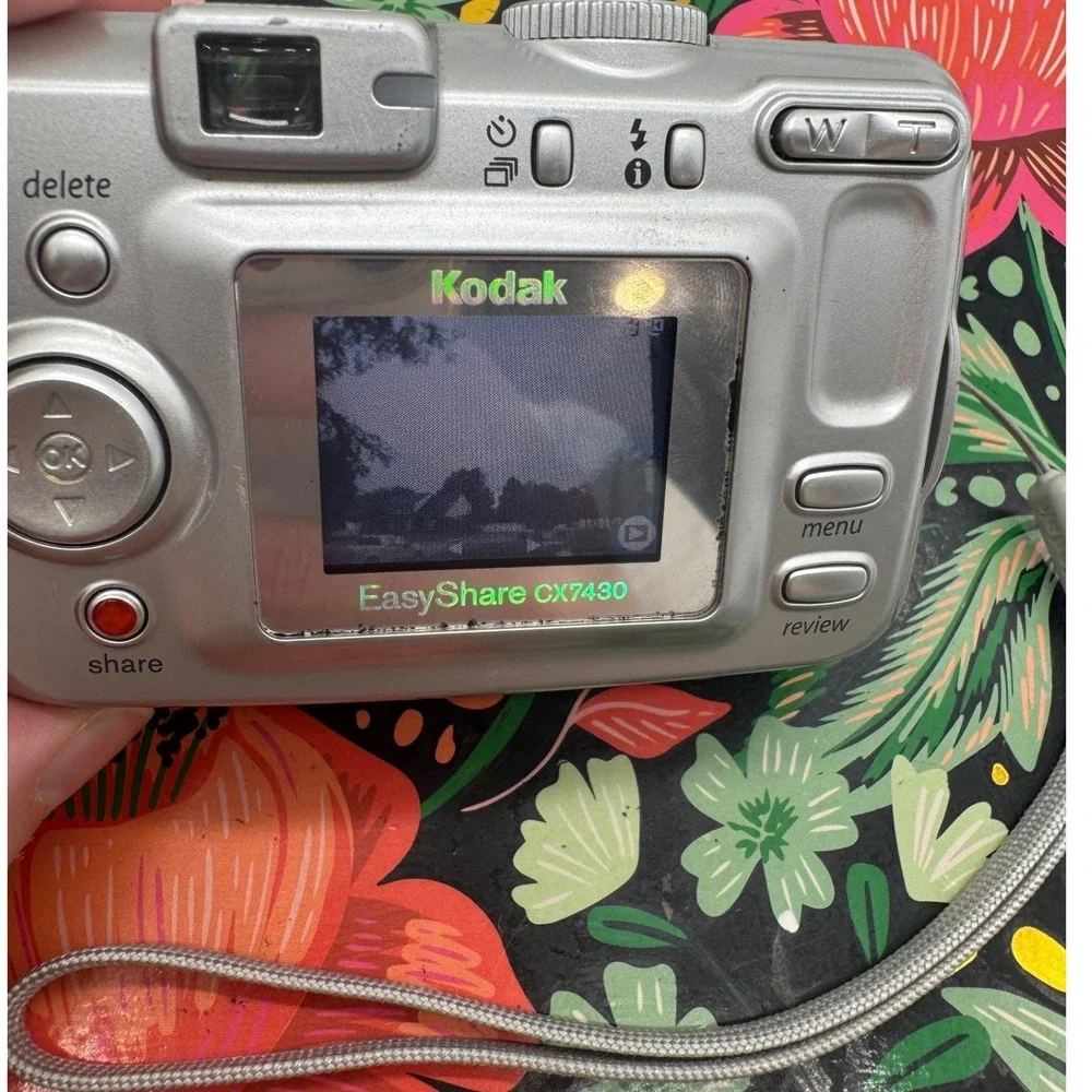 Kodak EasyShare CX7430 4.0MP Digital Camera Silver 3x Optical Zoom with SD Card